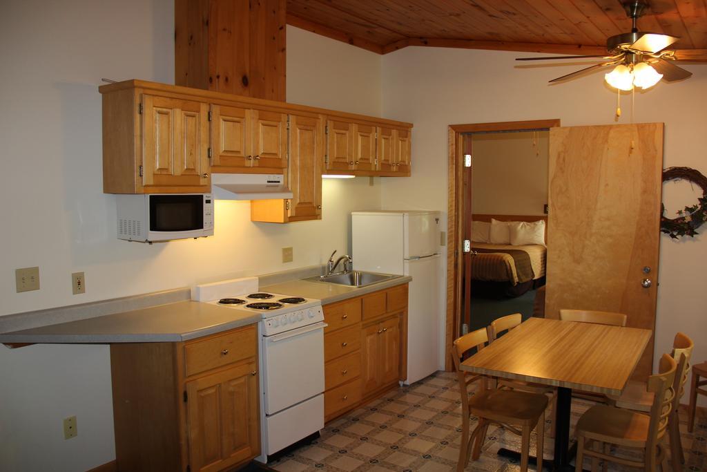 Superior Ridge Resort Motel Schroeder エクステリア 写真