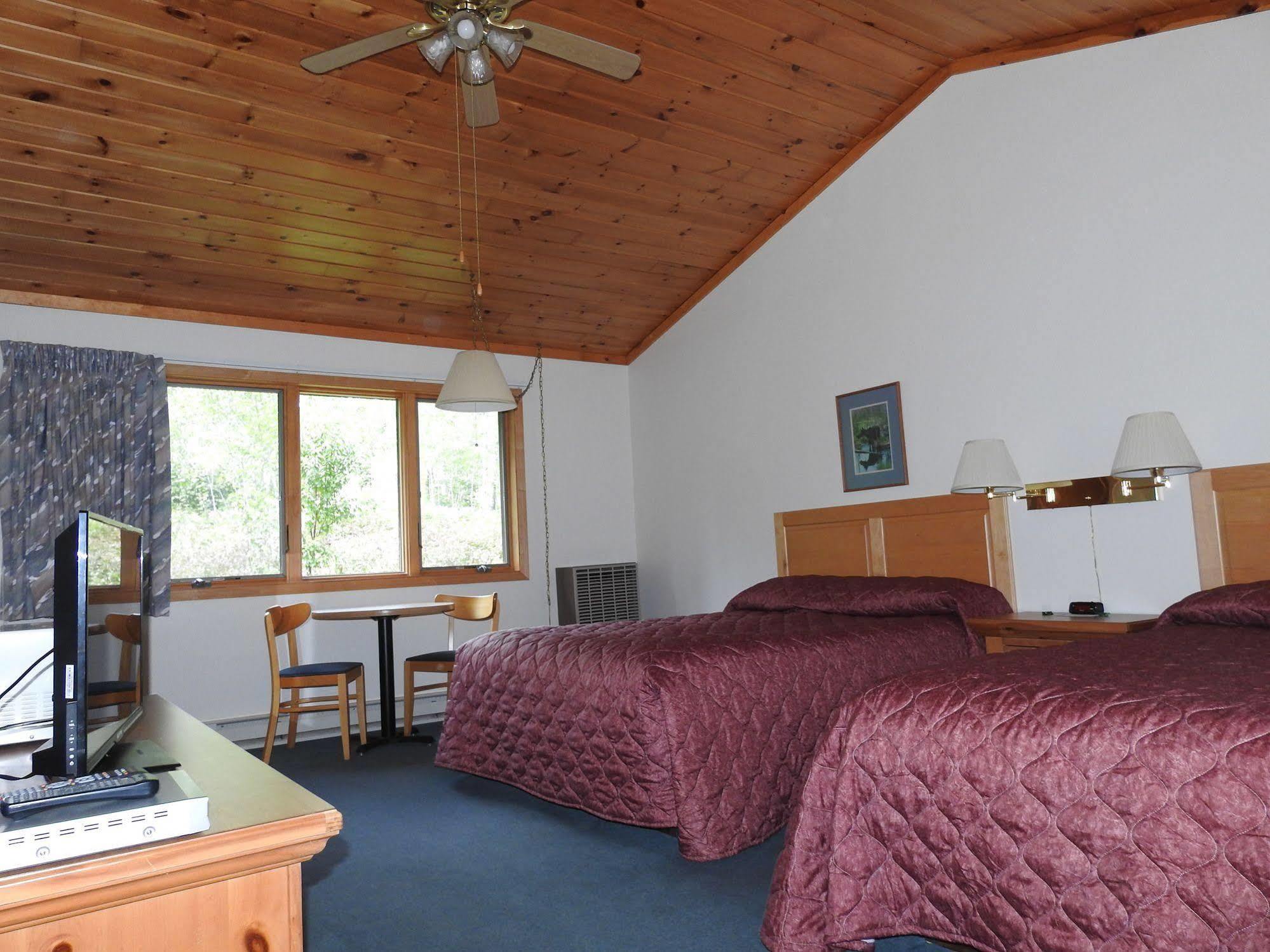Superior Ridge Resort Motel Schroeder エクステリア 写真