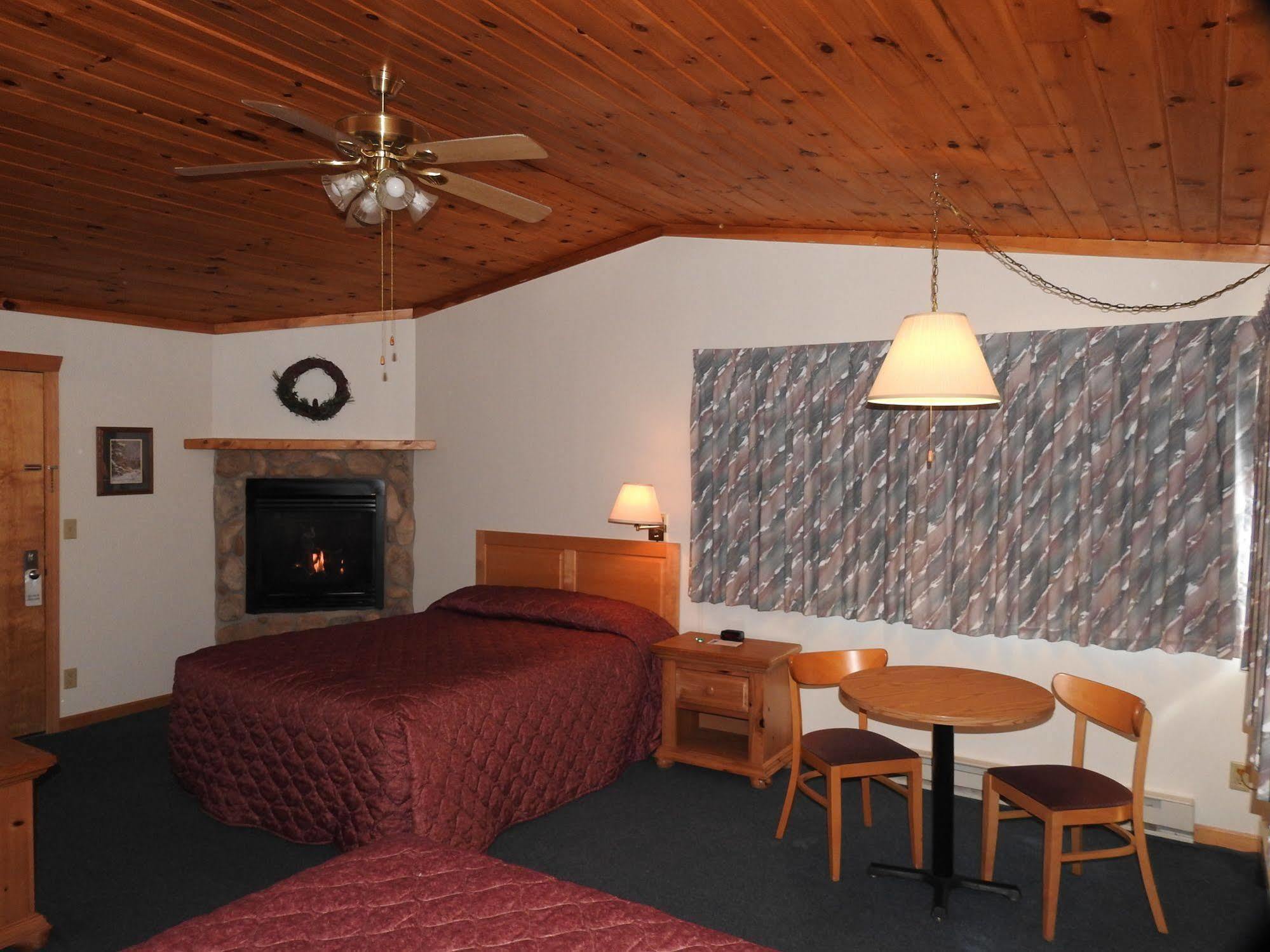 Superior Ridge Resort Motel Schroeder エクステリア 写真