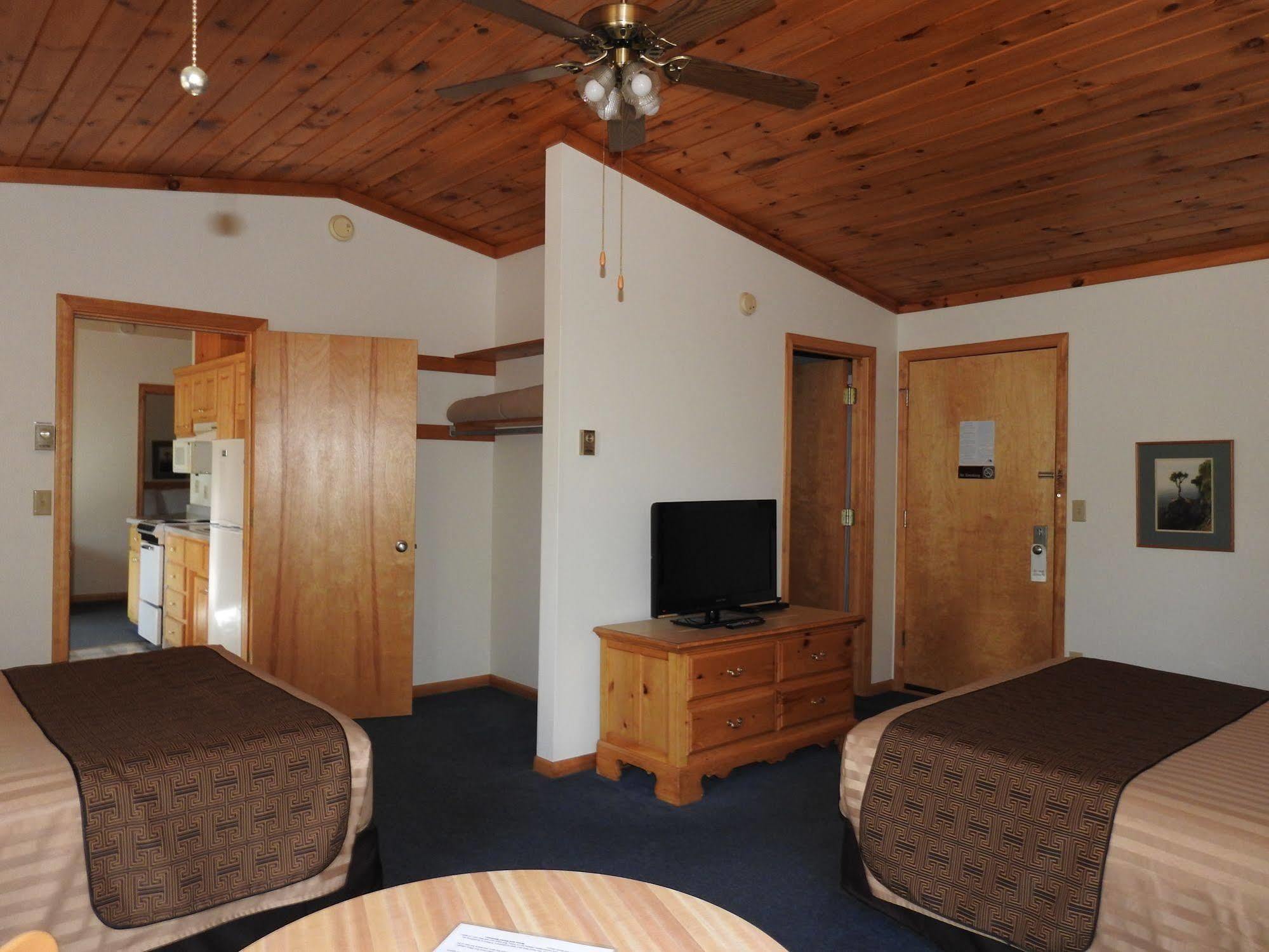 Superior Ridge Resort Motel Schroeder エクステリア 写真